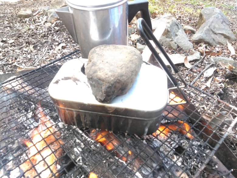 メスティンの焚き火での炊飯方法や料理に適した焚き火の組み方もご紹介！｜山行こ